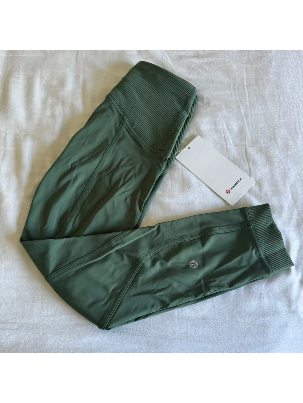 🆕💚 Lululemon Train Free HR Crop 23” Algae Green